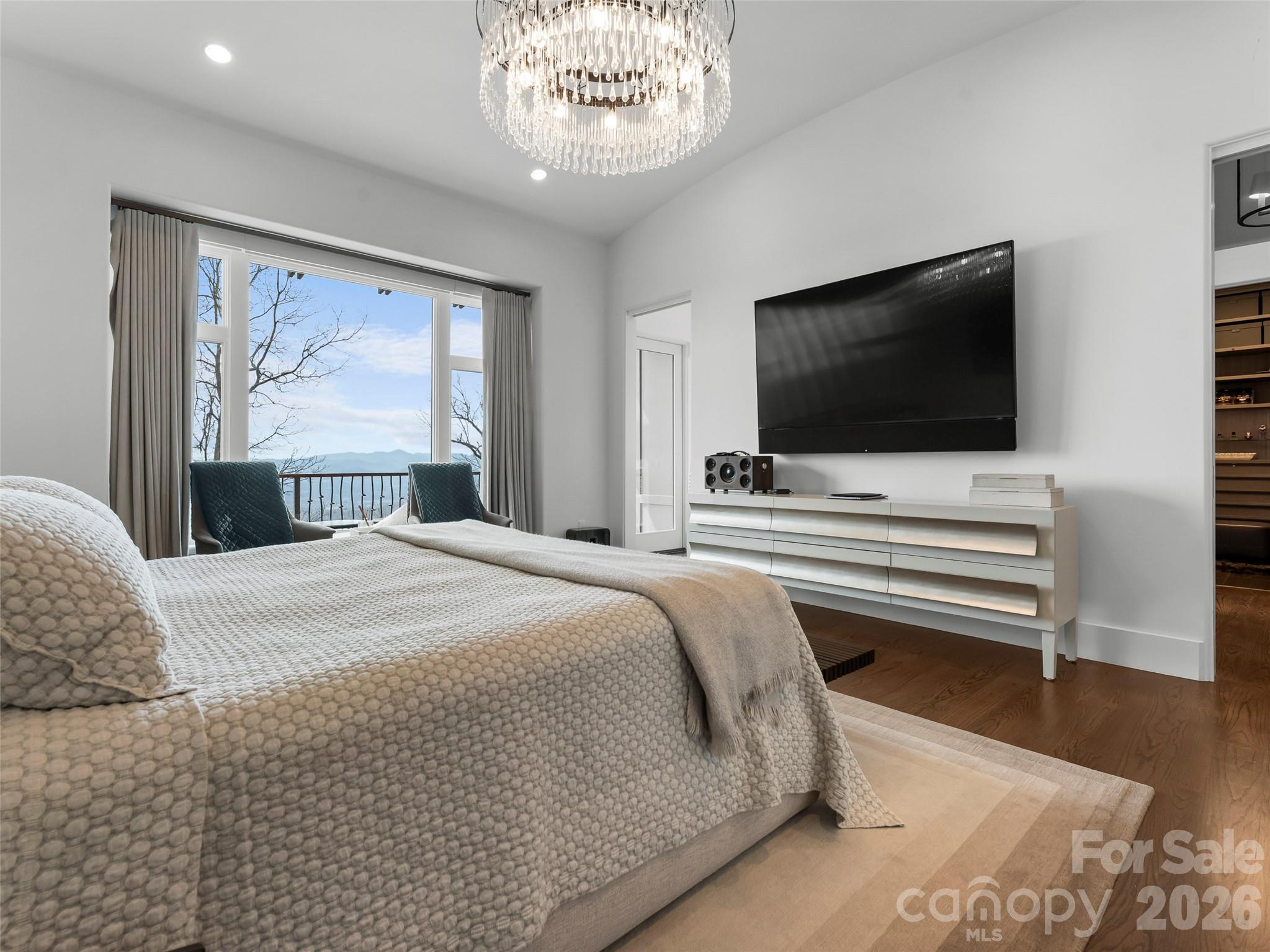 208 Skycliff Drive — Asheville