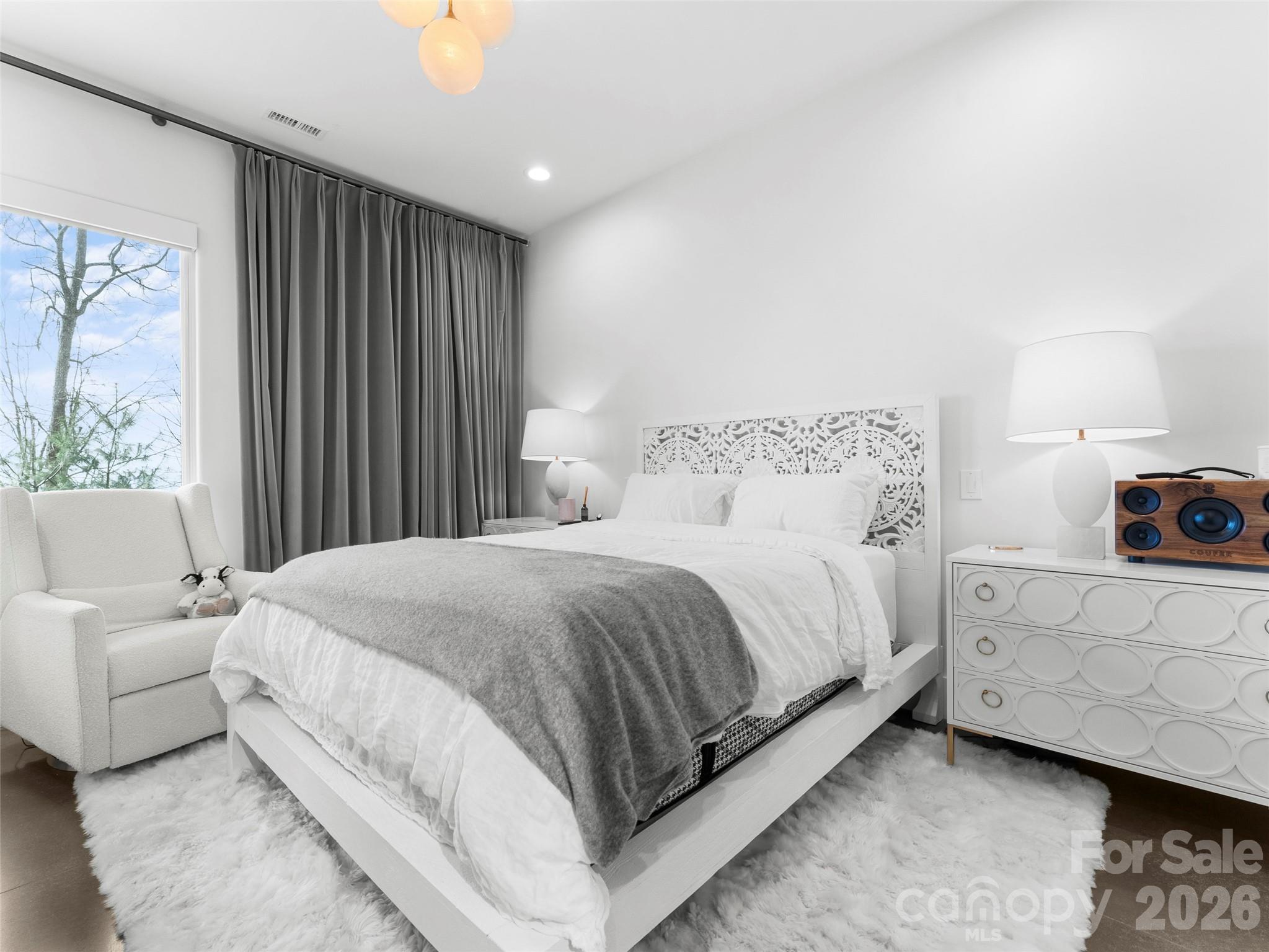 208 Skycliff Drive — Asheville