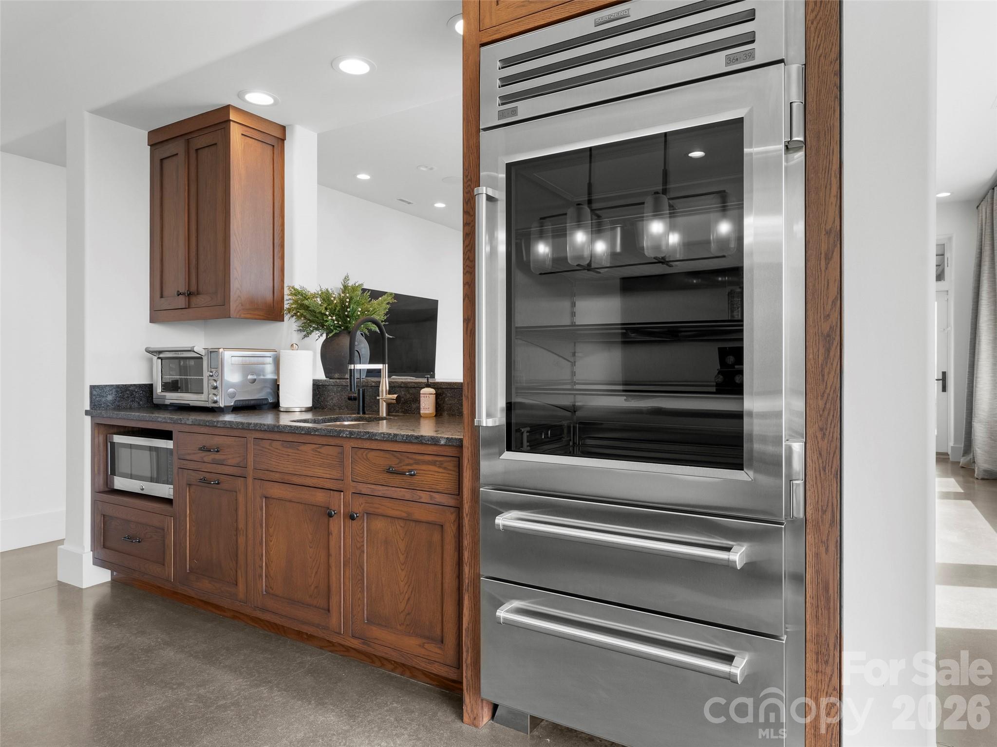 208 Skycliff Drive — Asheville