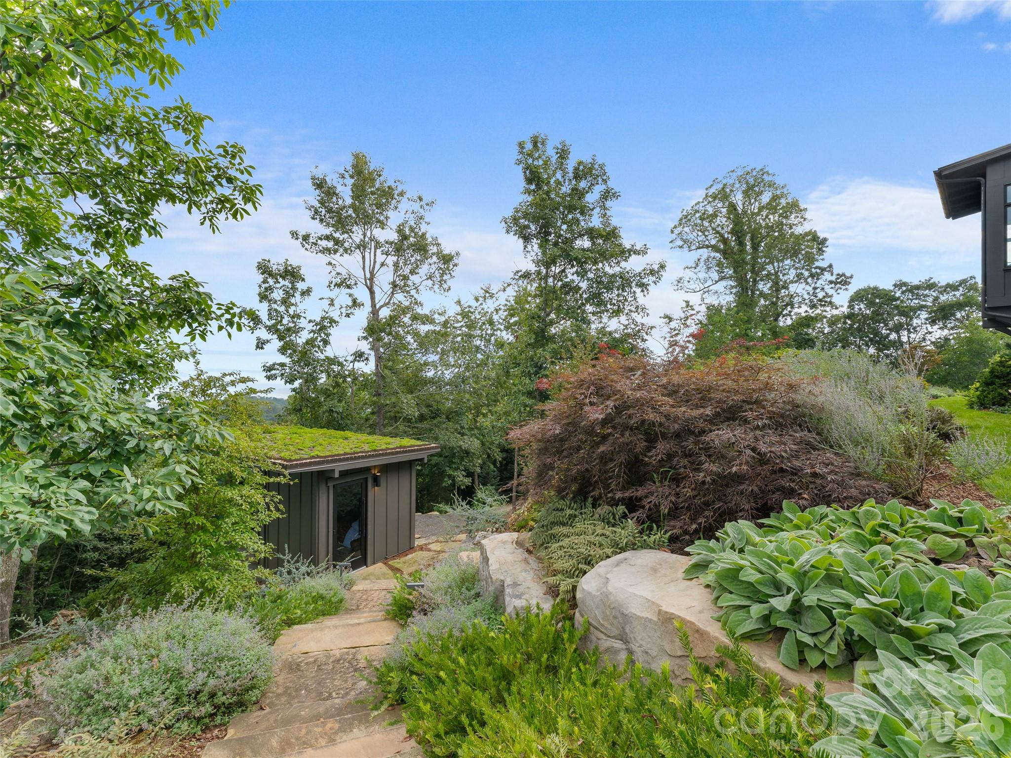 208 Skycliff Drive — Asheville