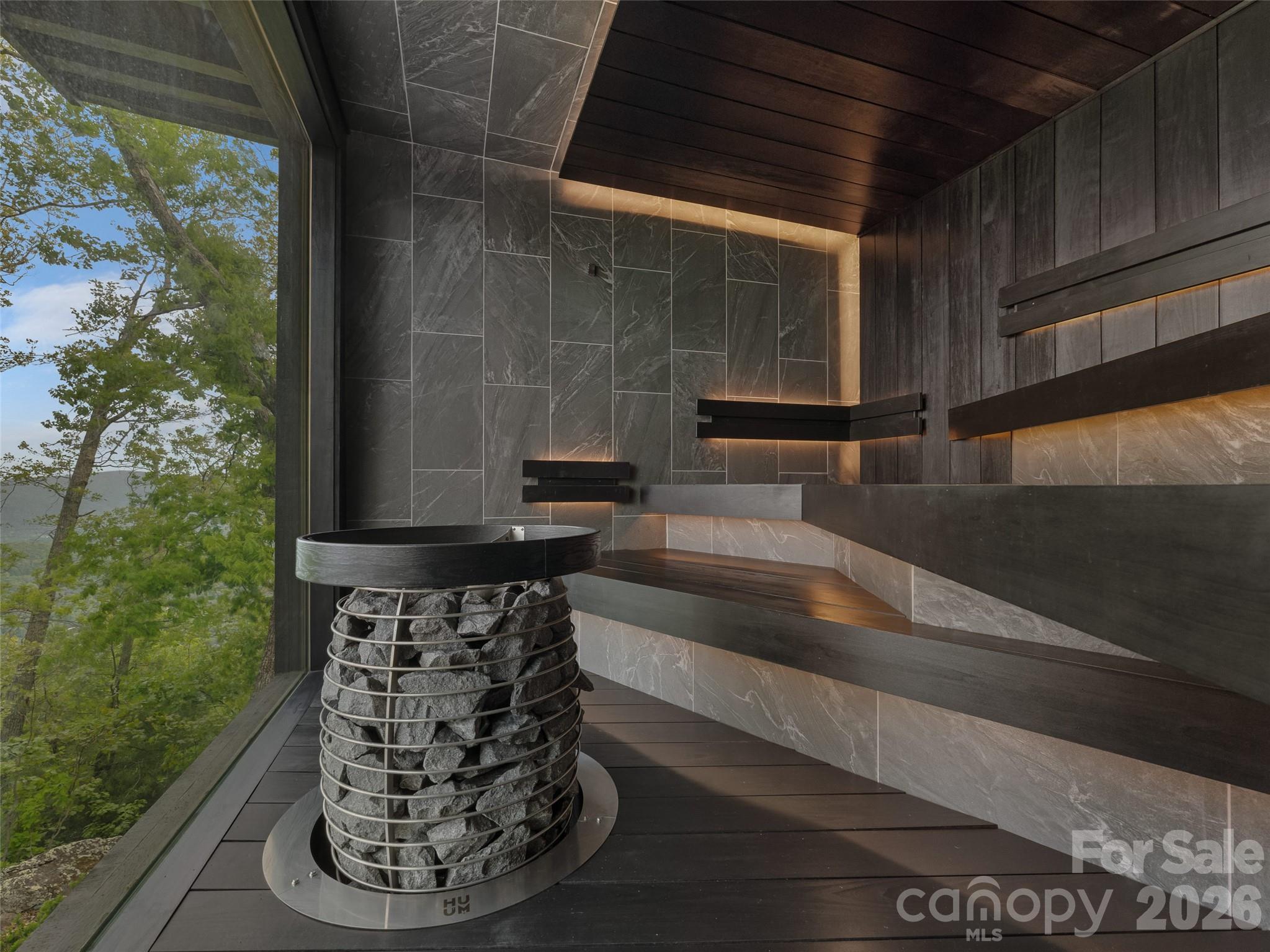 208 Skycliff Drive — Asheville