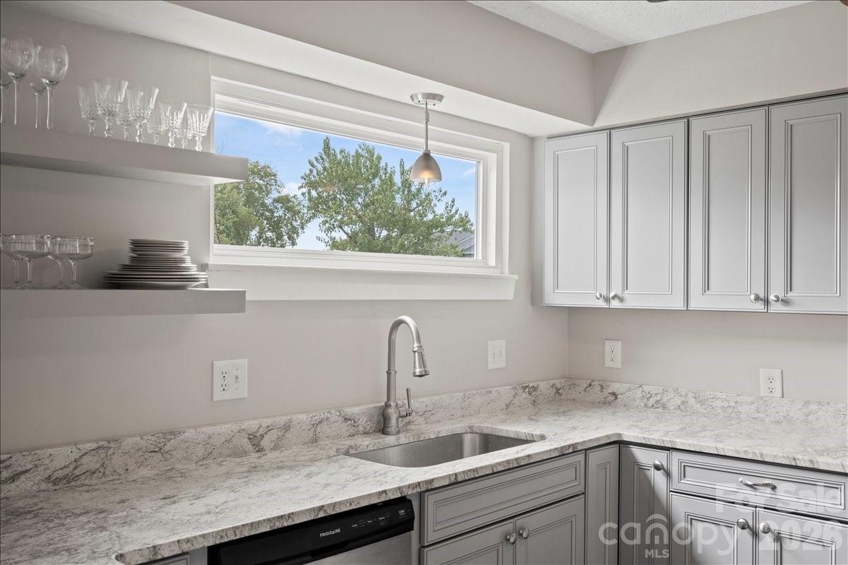 6610 Point Comfort Lane — Charlotte