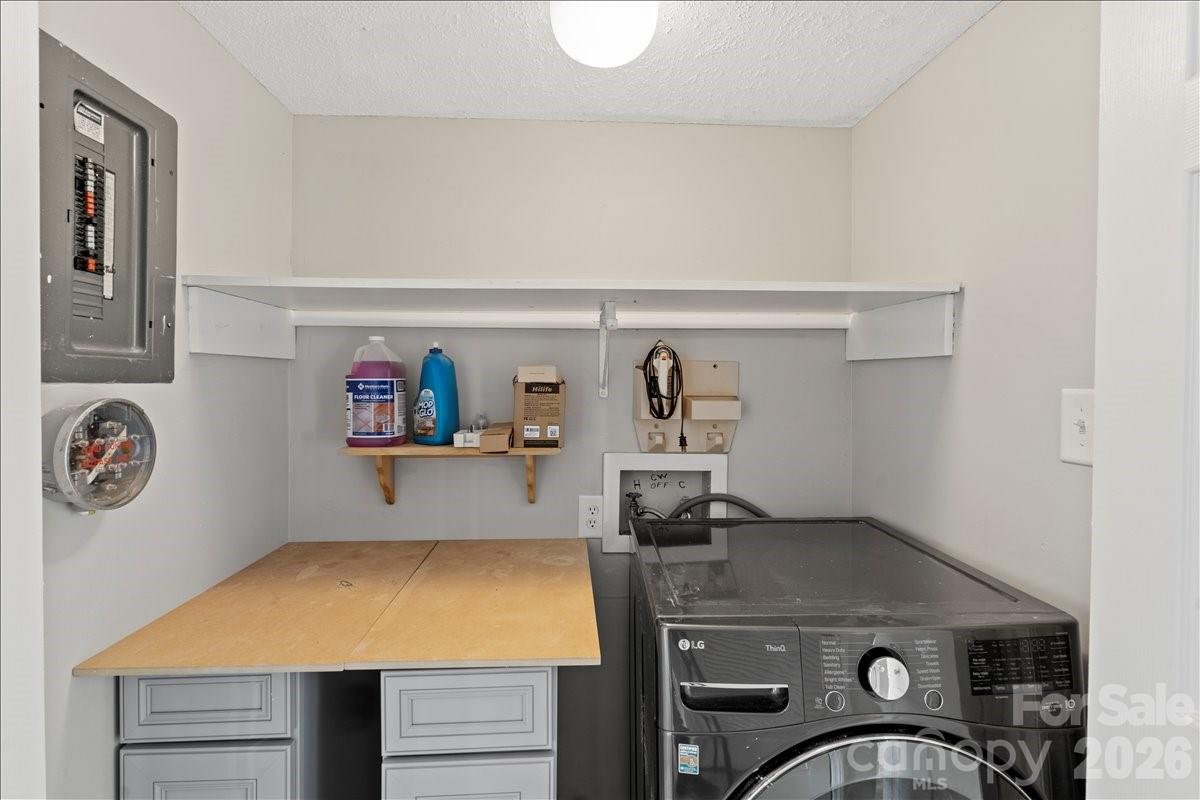 6610 Point Comfort Lane — Charlotte