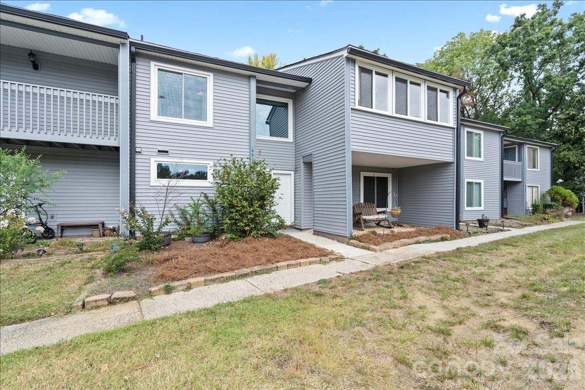 6610 Point Comfort Lane — Charlotte