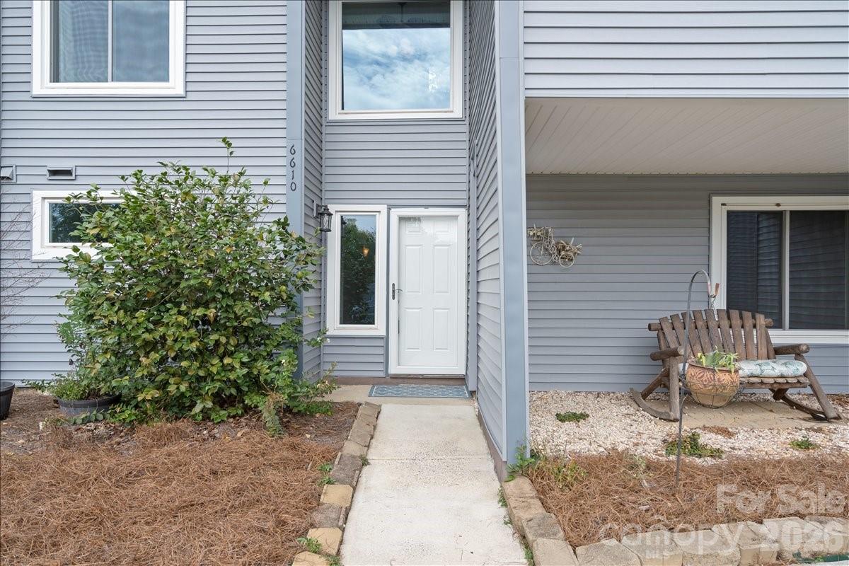 6610 Point Comfort Lane — Charlotte