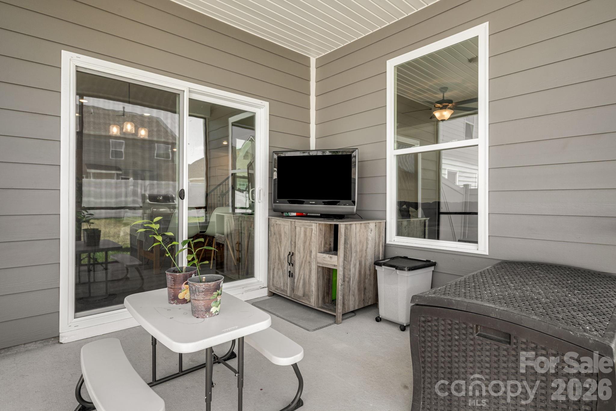 574 Fox Cove Road — Hendersonville