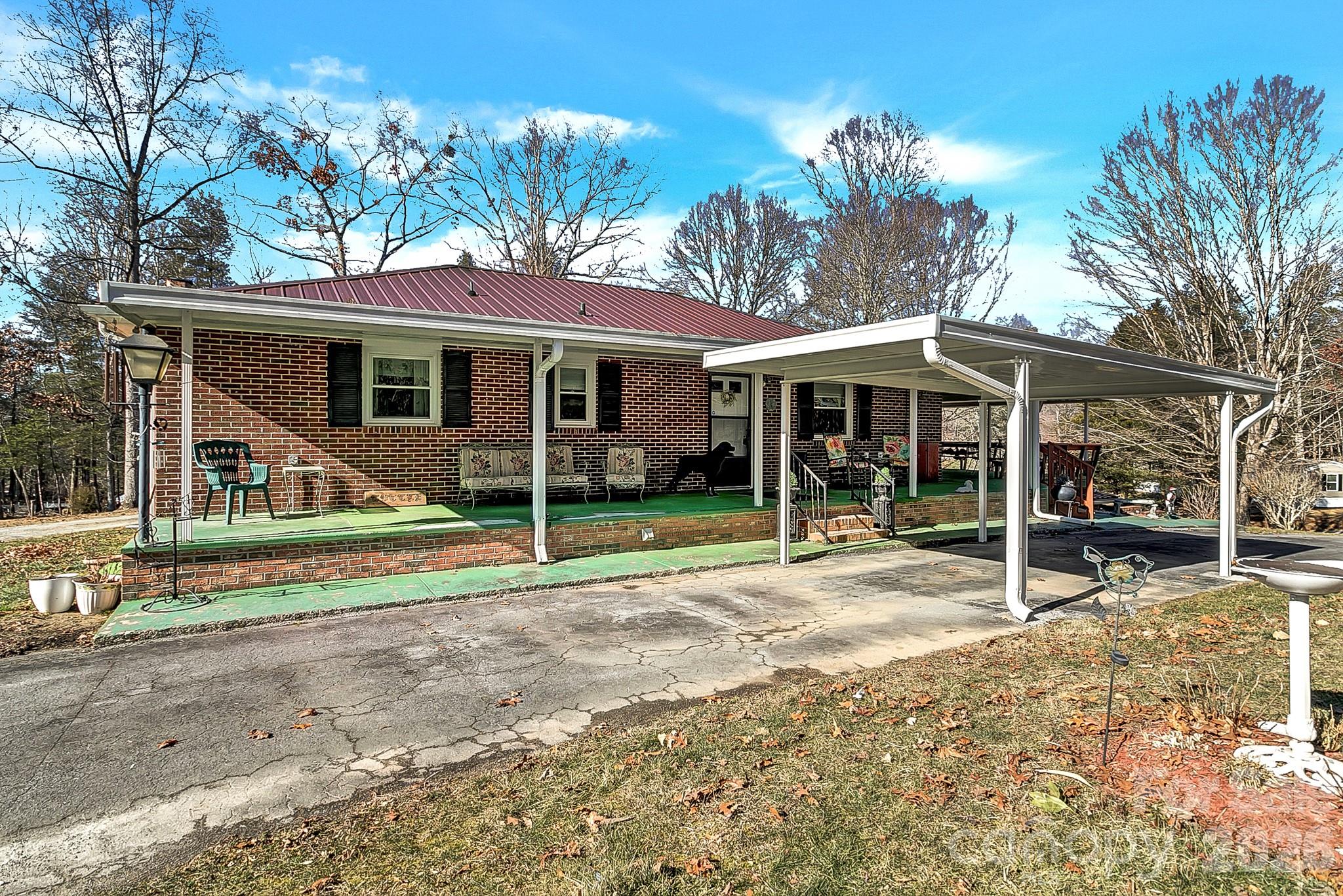 44 Tuttle Road — Hendersonville