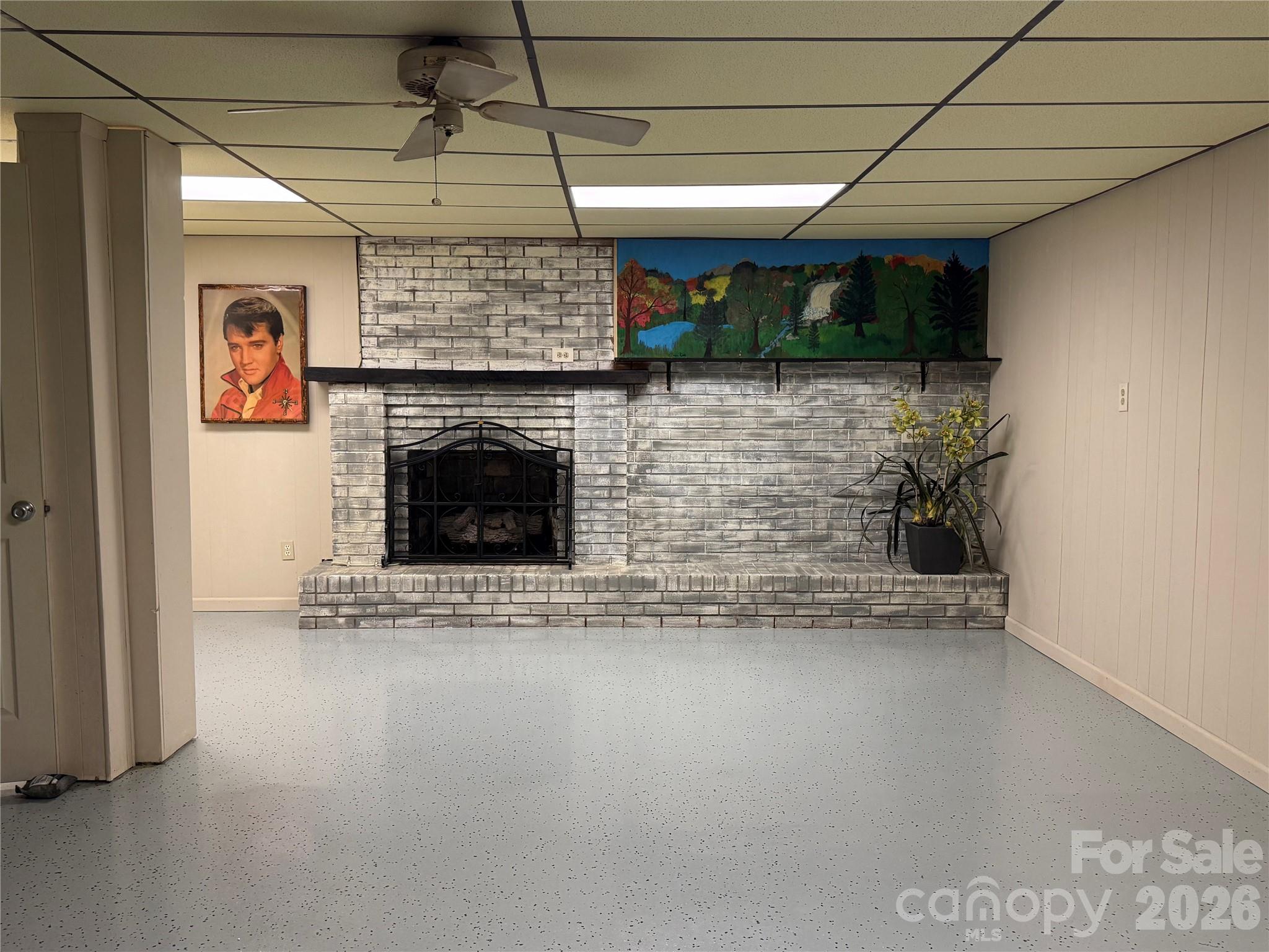 44 Tuttle Road — Hendersonville