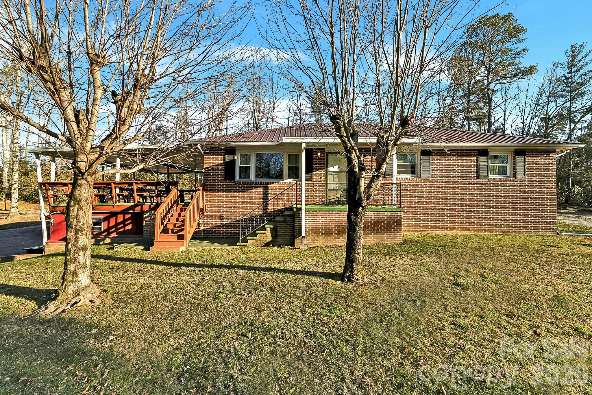 44 Tuttle Road — Hendersonville