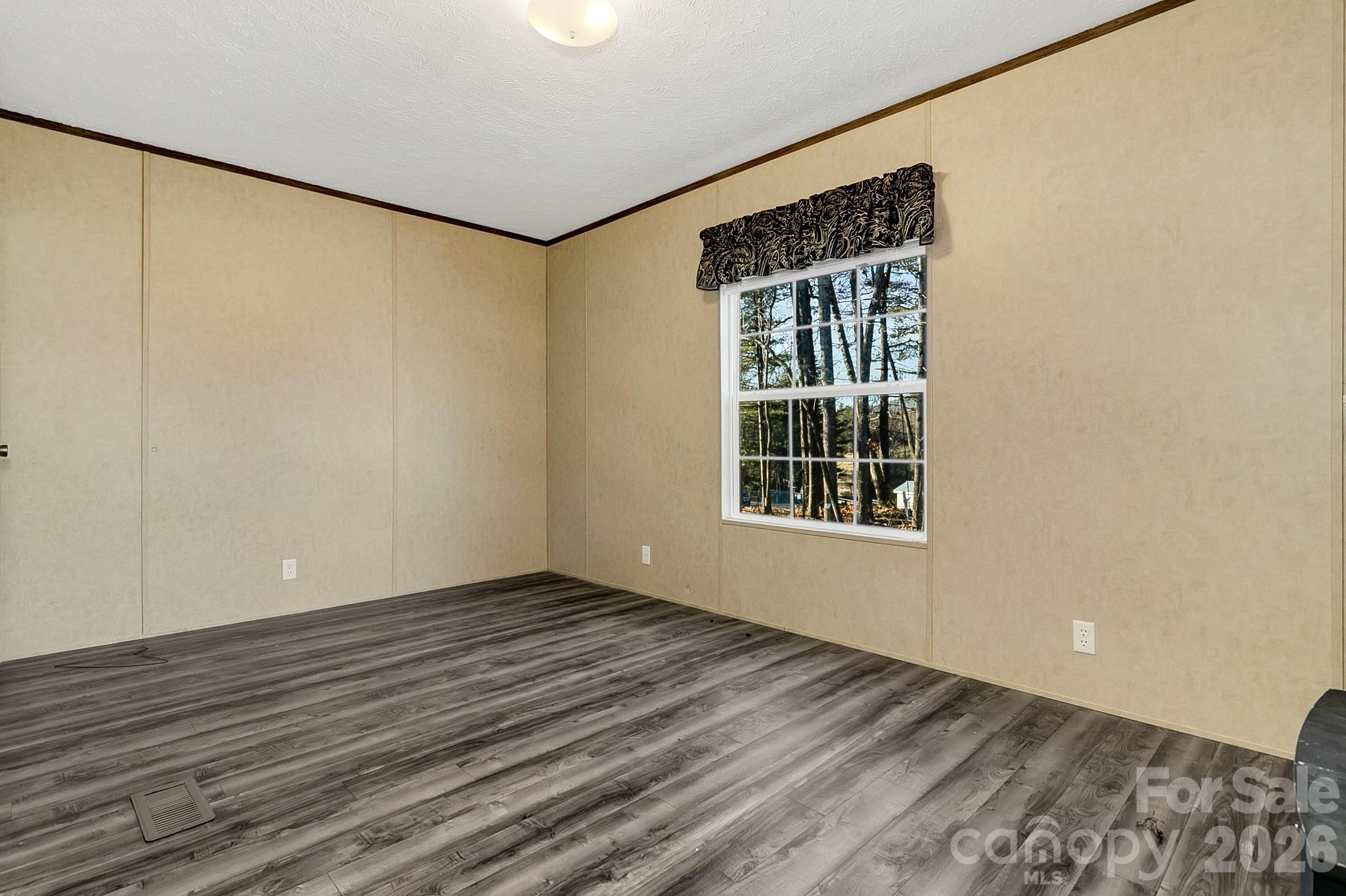 44 Tuttle Road — Hendersonville