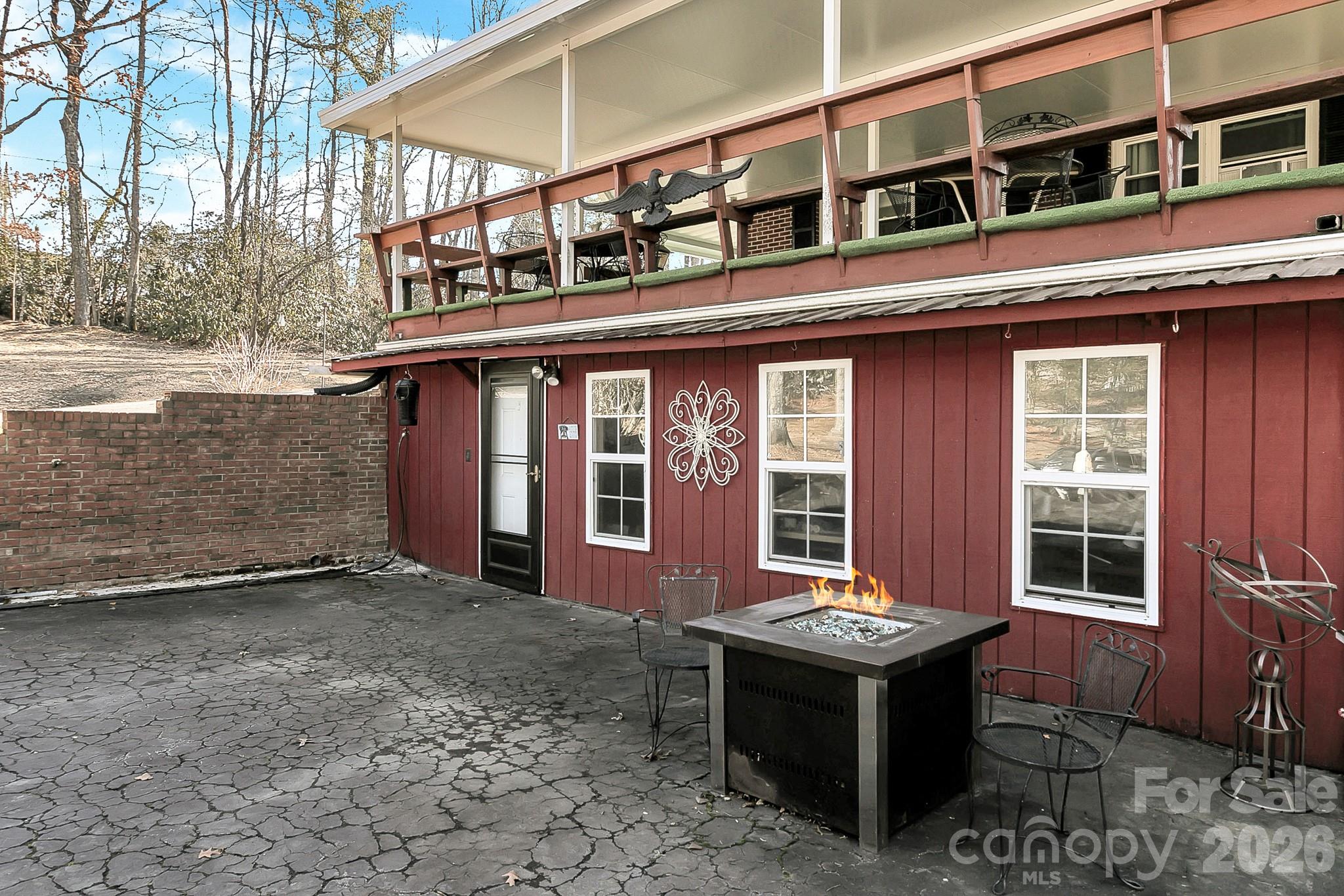 44 Tuttle Road — Hendersonville