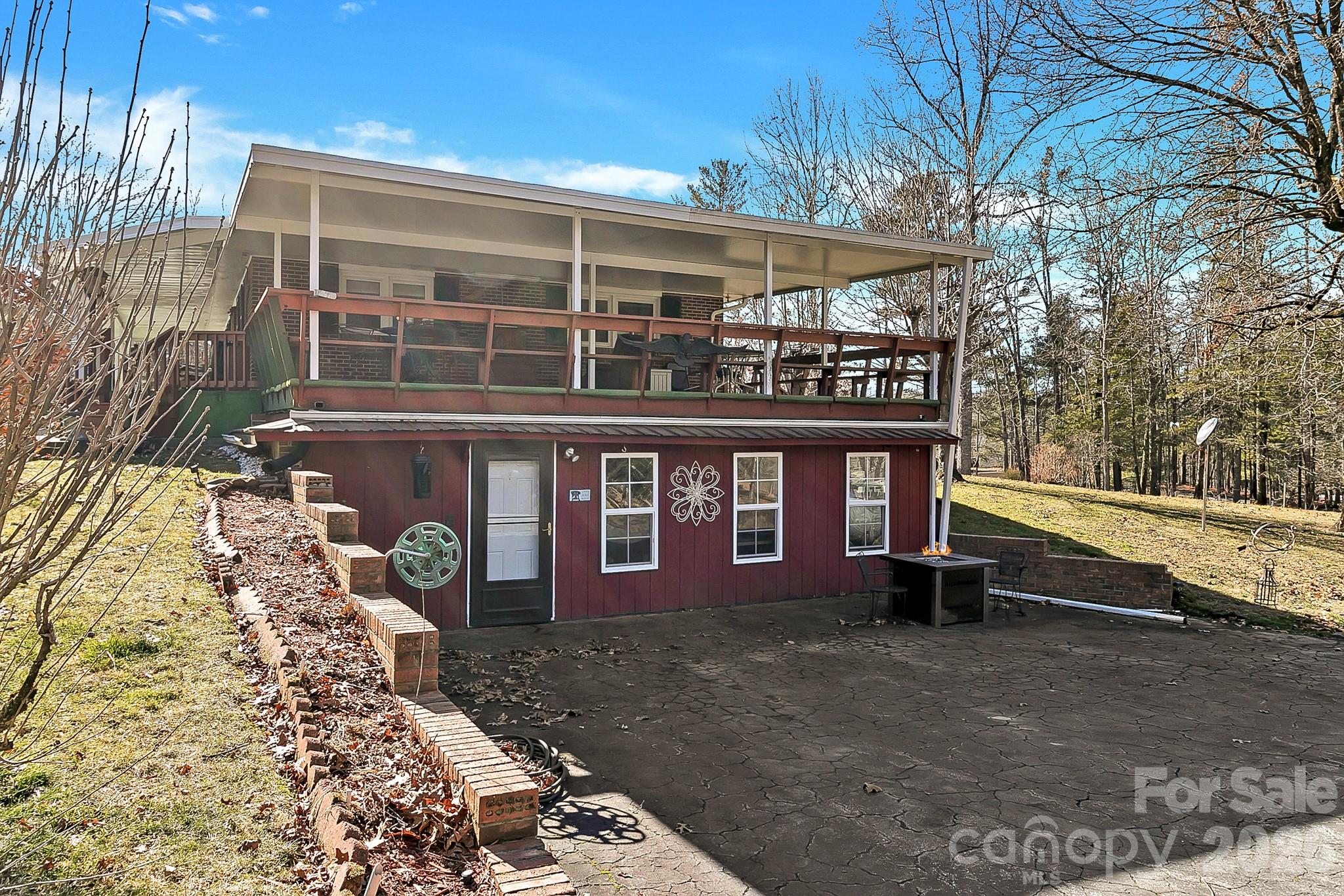 44 Tuttle Road — Hendersonville