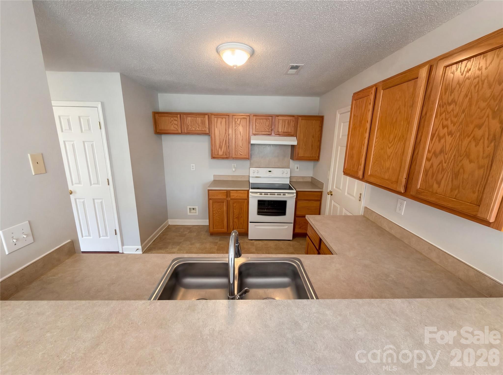 3461 E Fairmeadow Drive — Lancaster