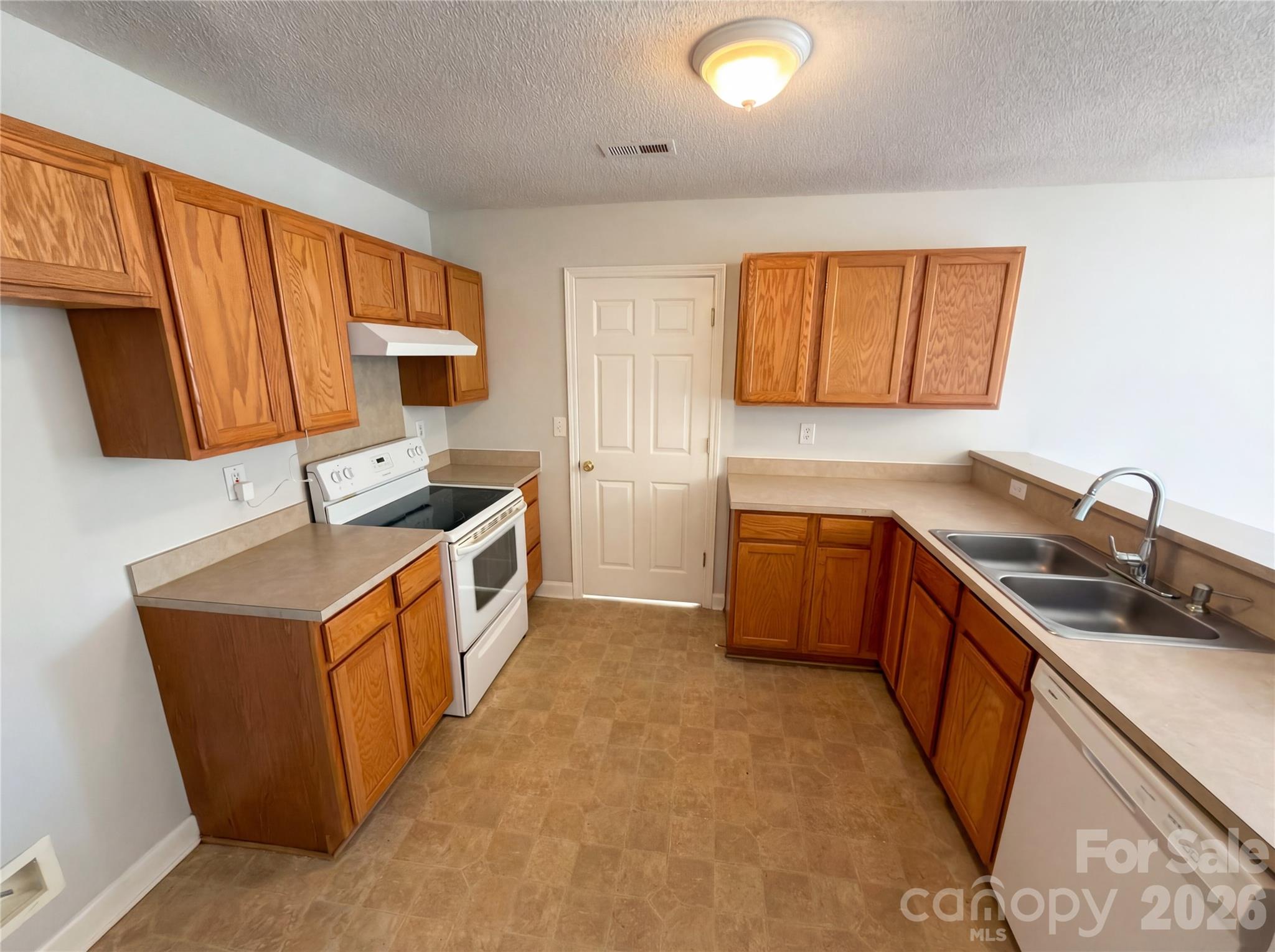 3461 E Fairmeadow Drive — Lancaster