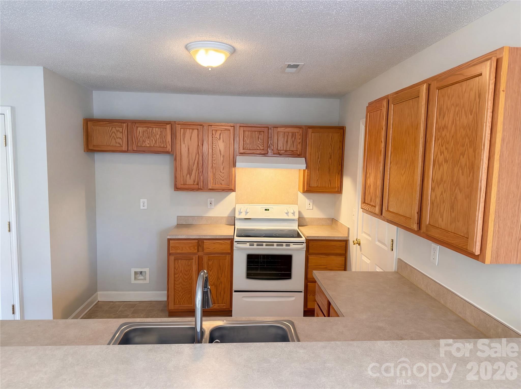 3461 E Fairmeadow Drive — Lancaster