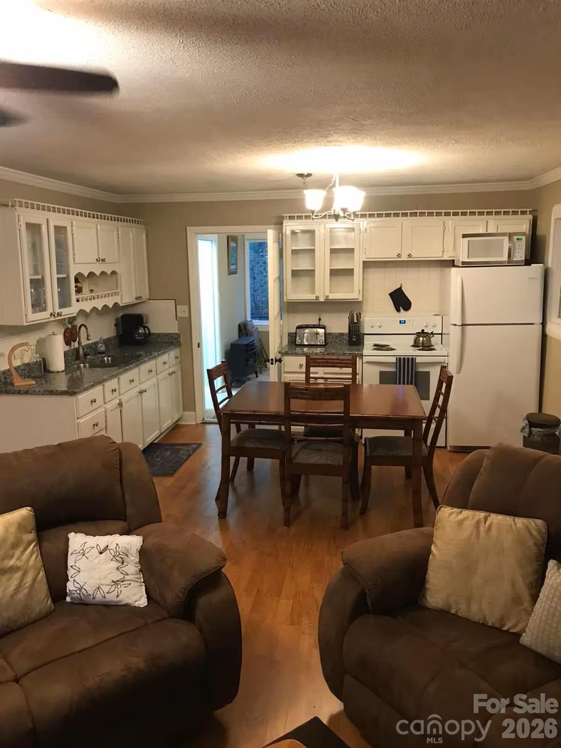 73 Pine Road — Rosman