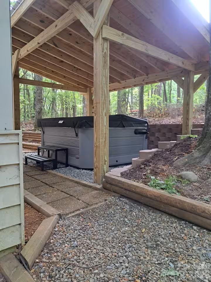 73 Pine Road — Rosman