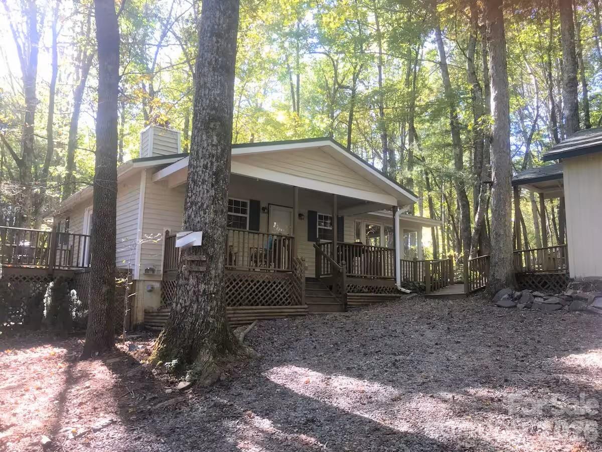 73 Pine Road — Rosman