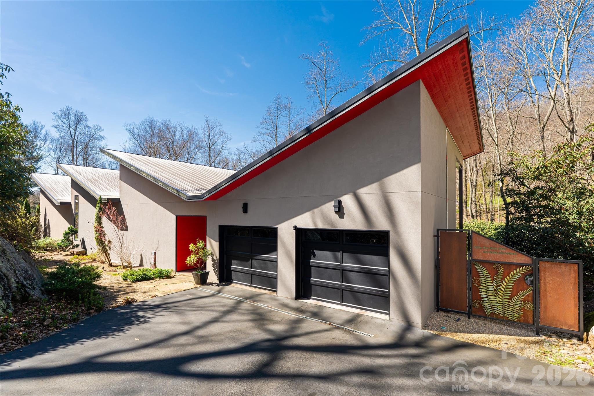 33 Robinson Creek Road — Asheville