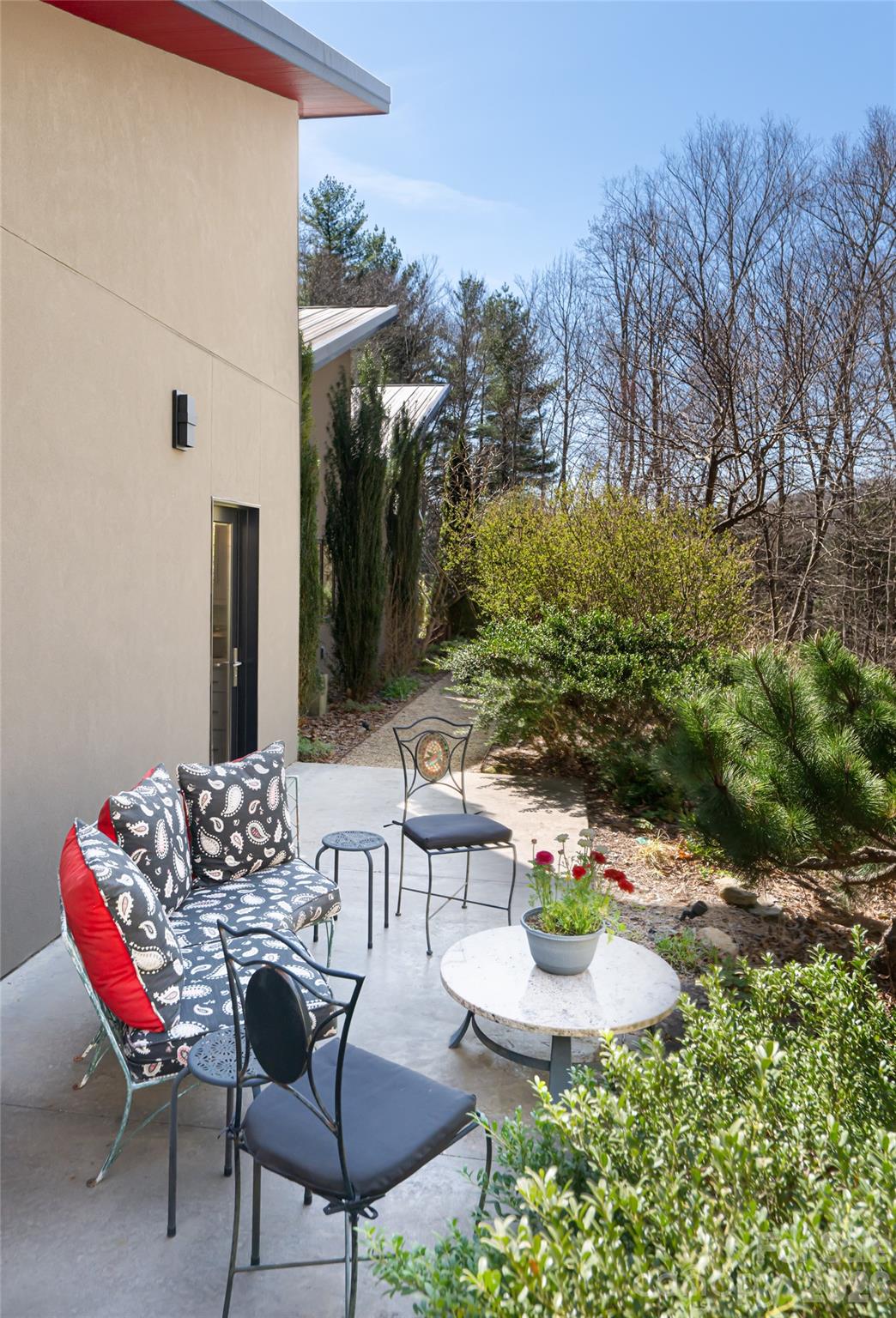 33 Robinson Creek Road — Asheville