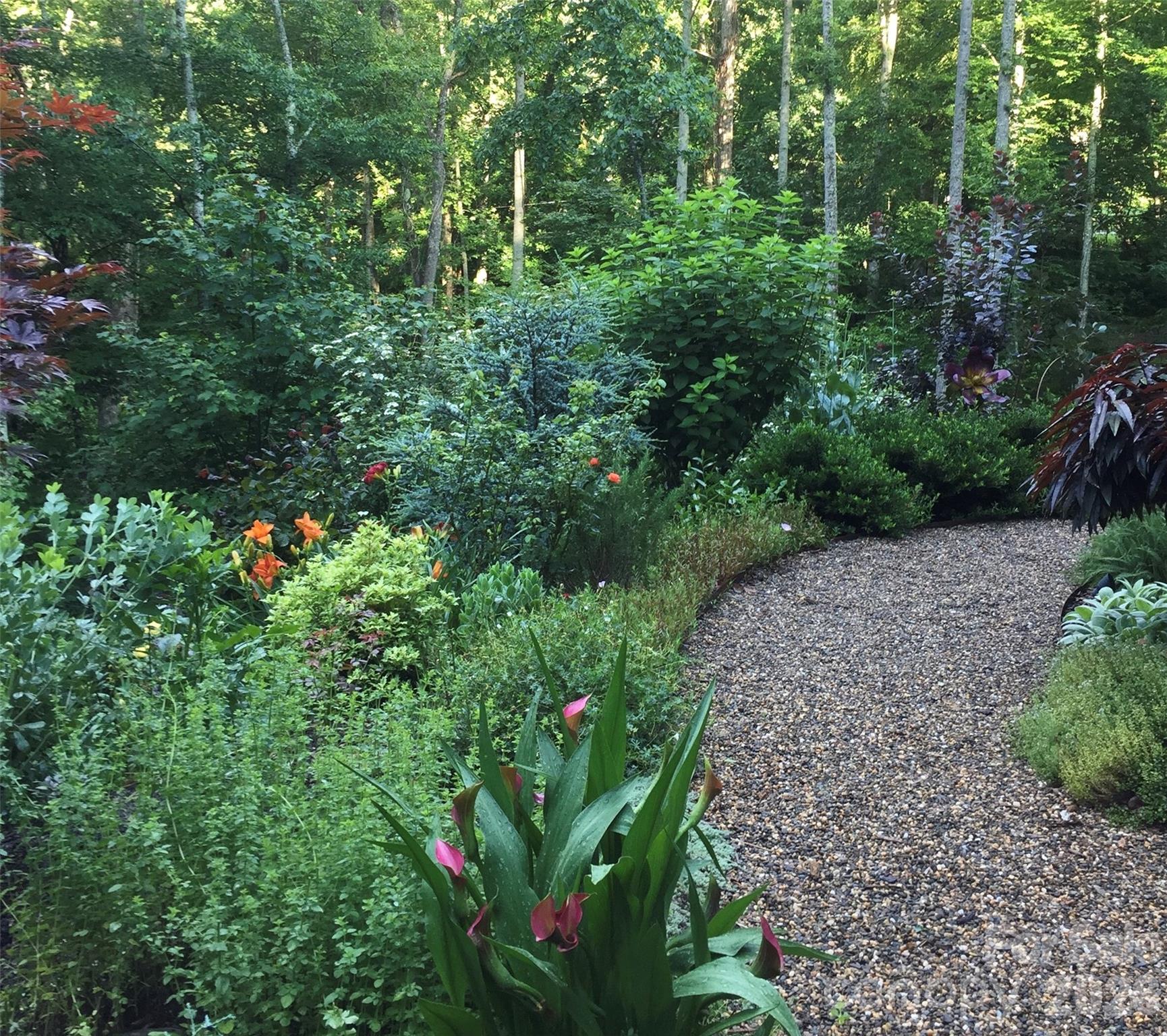 33 Robinson Creek Road — Asheville