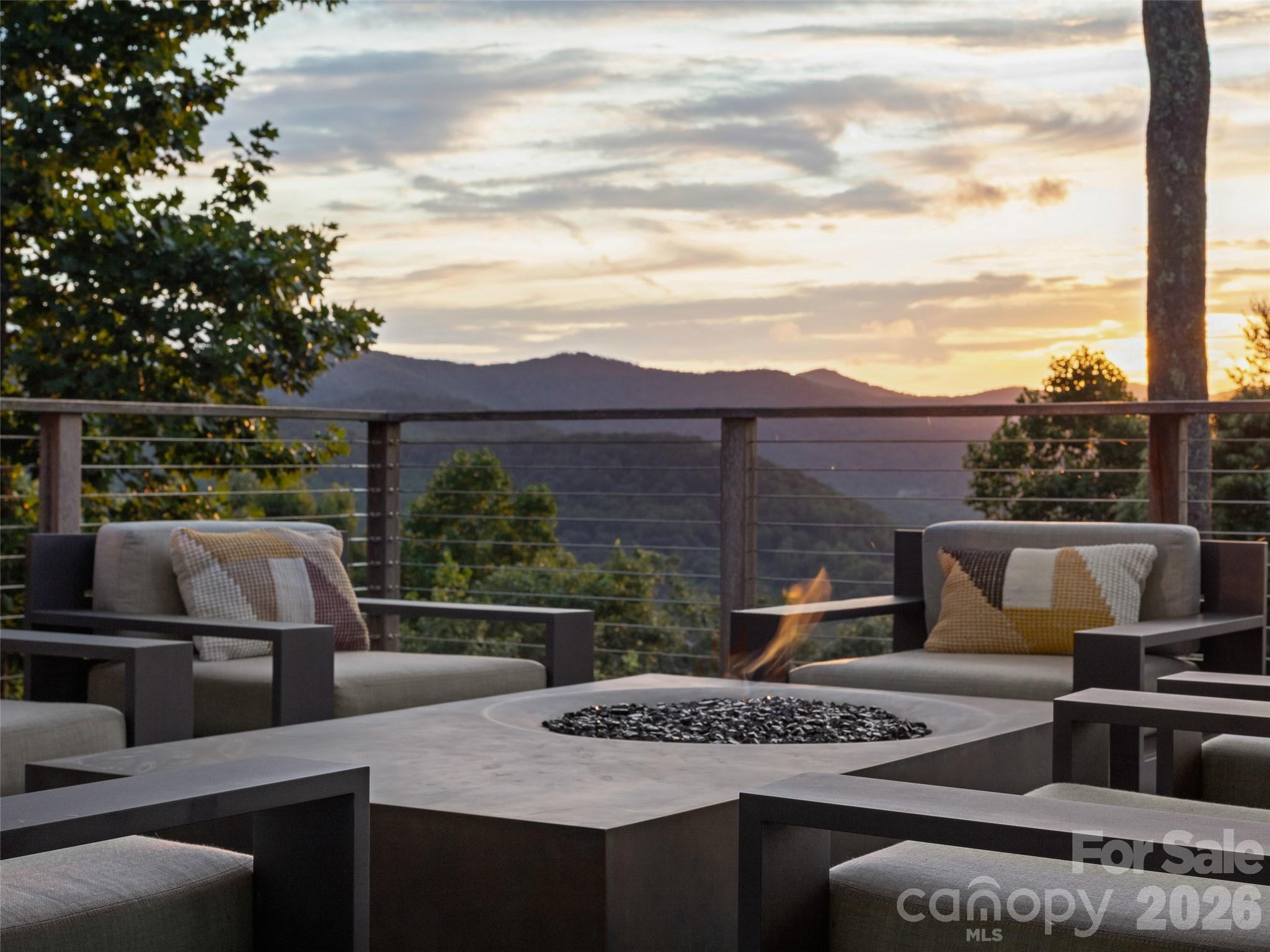 8 Deer Grass Court — Arden