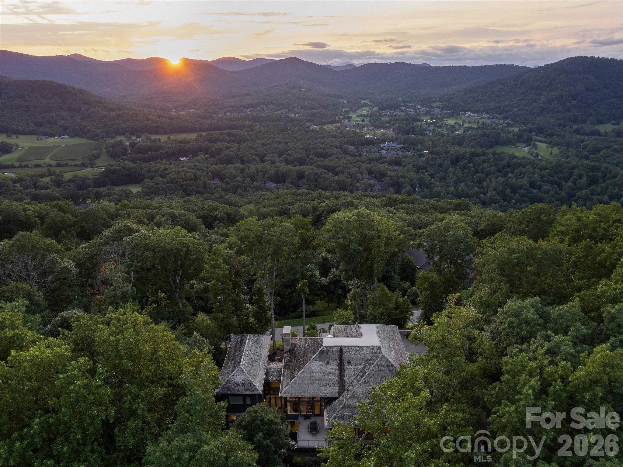 8 Deer Grass Court — Arden