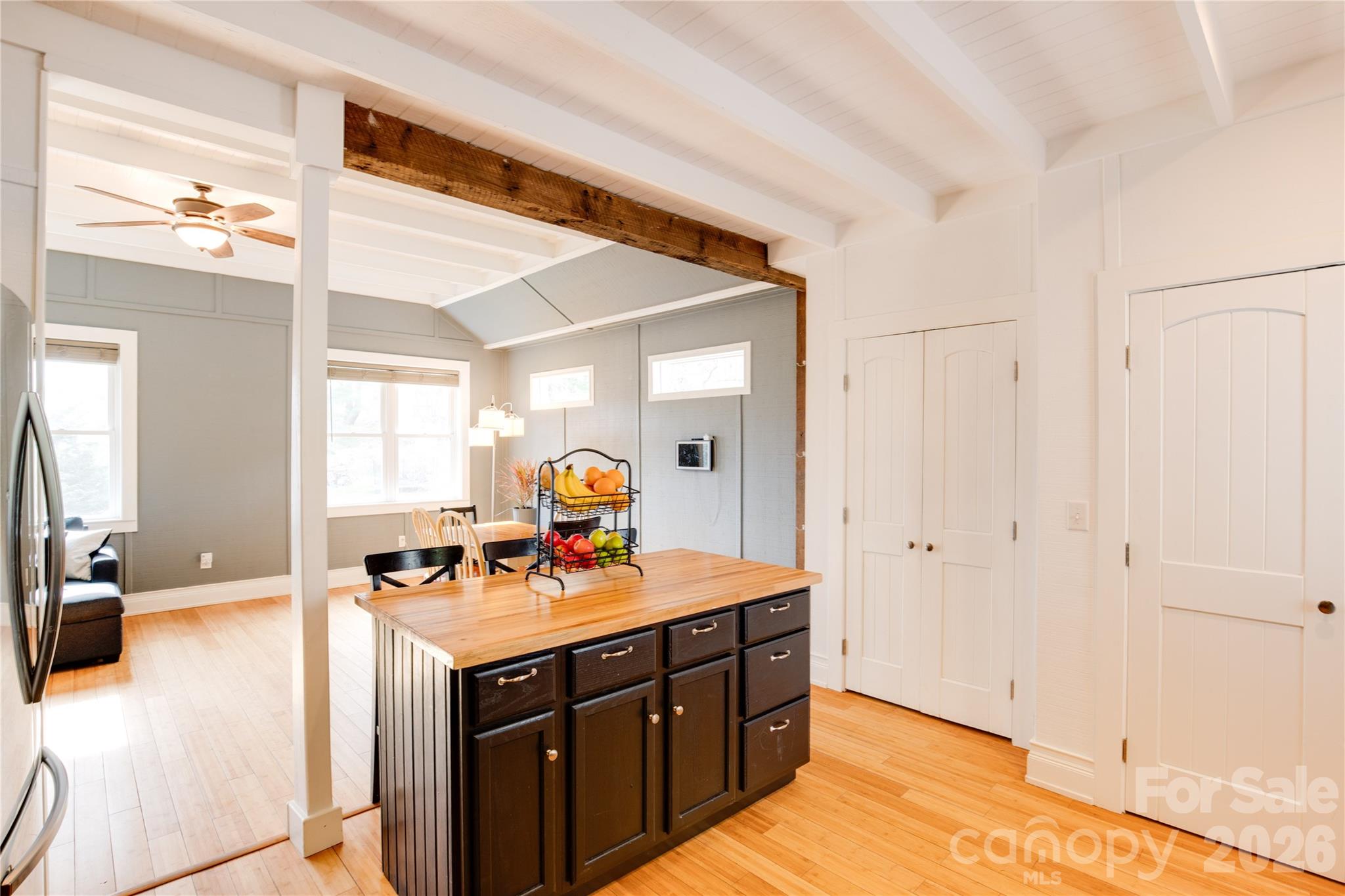 107 Shepard Way — Burnsville