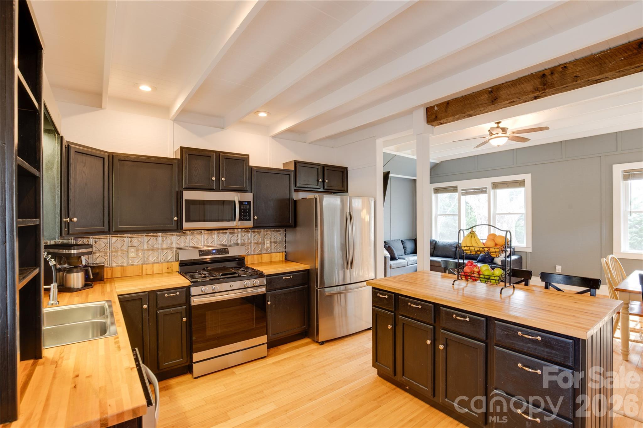 107 Shepard Way — Burnsville