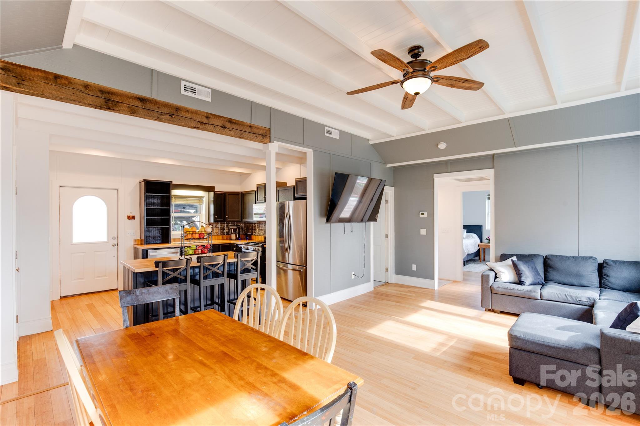 107 Shepard Way — Burnsville