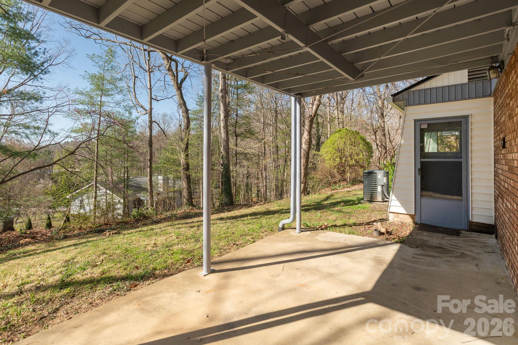 3113 Primrose Drive — Hendersonville
