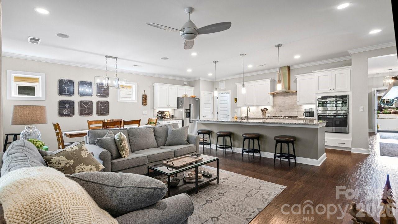 4846 Looking Glass Trail — Denver