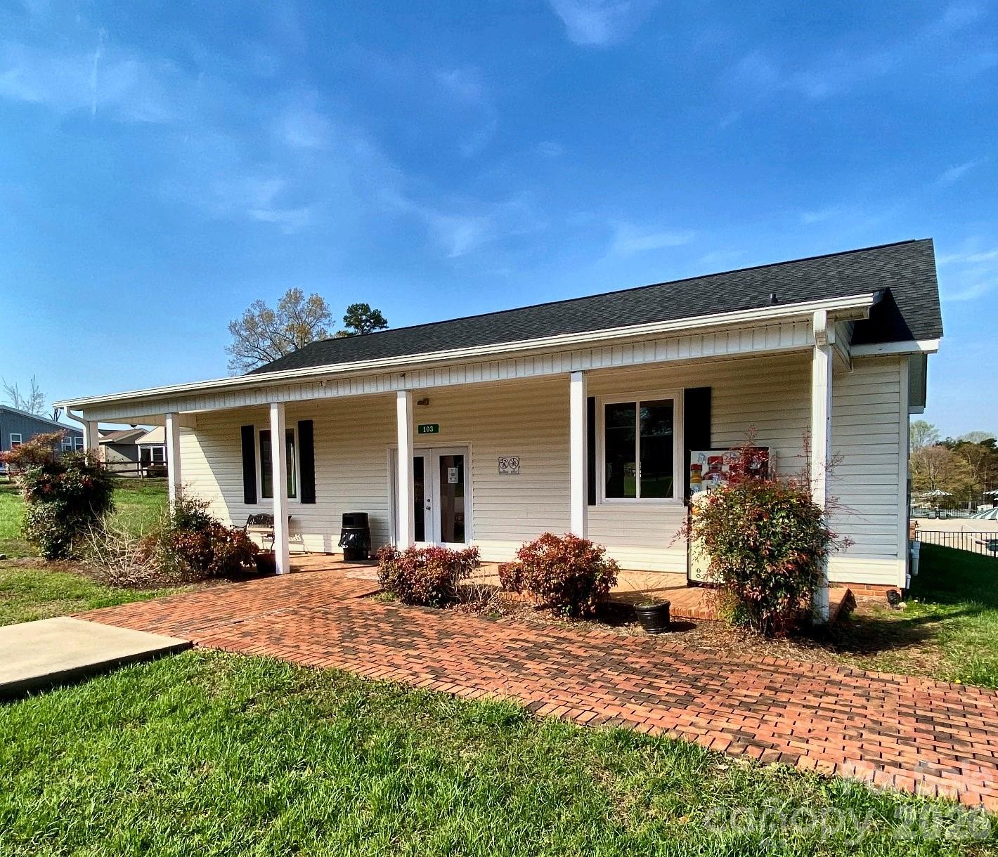 118 Eagle Drive — New London