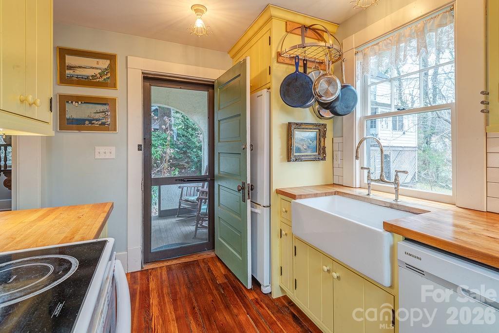 2 Hillside Walk — Asheville