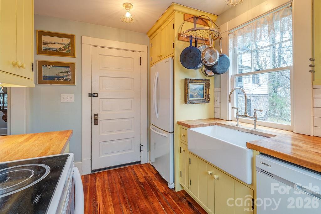 2 Hillside Walk — Asheville