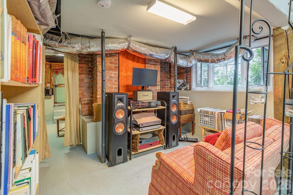 2 Hillside Walk — Asheville