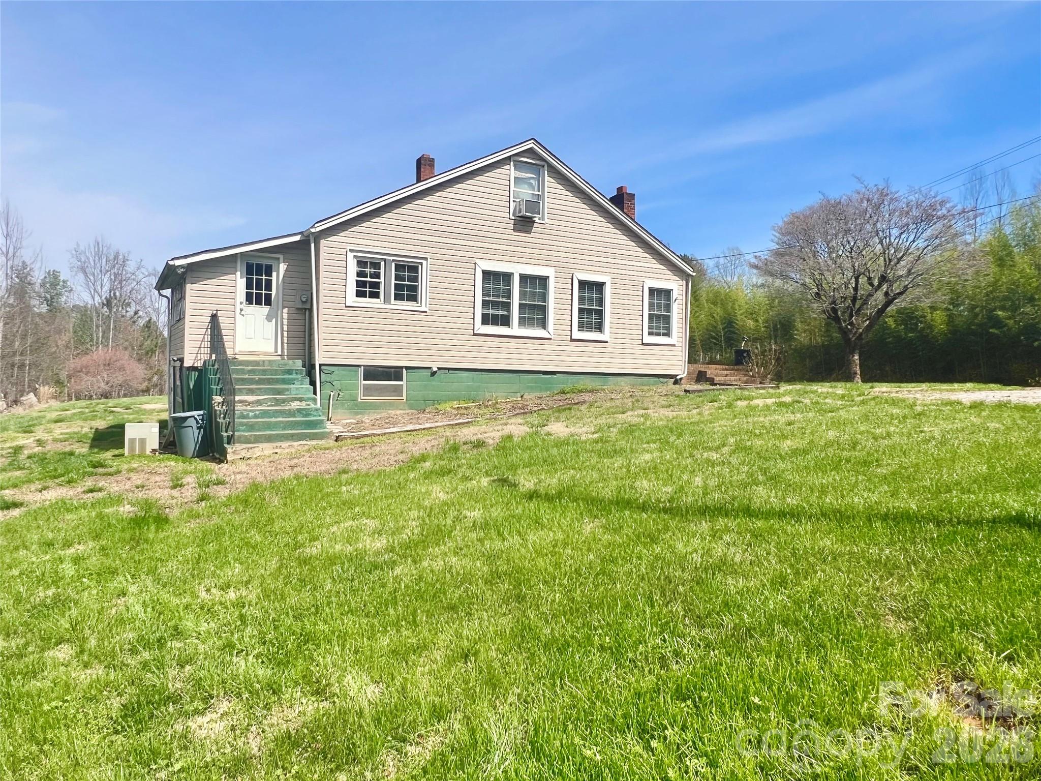 4264 NC 10 Highway W — Hickory