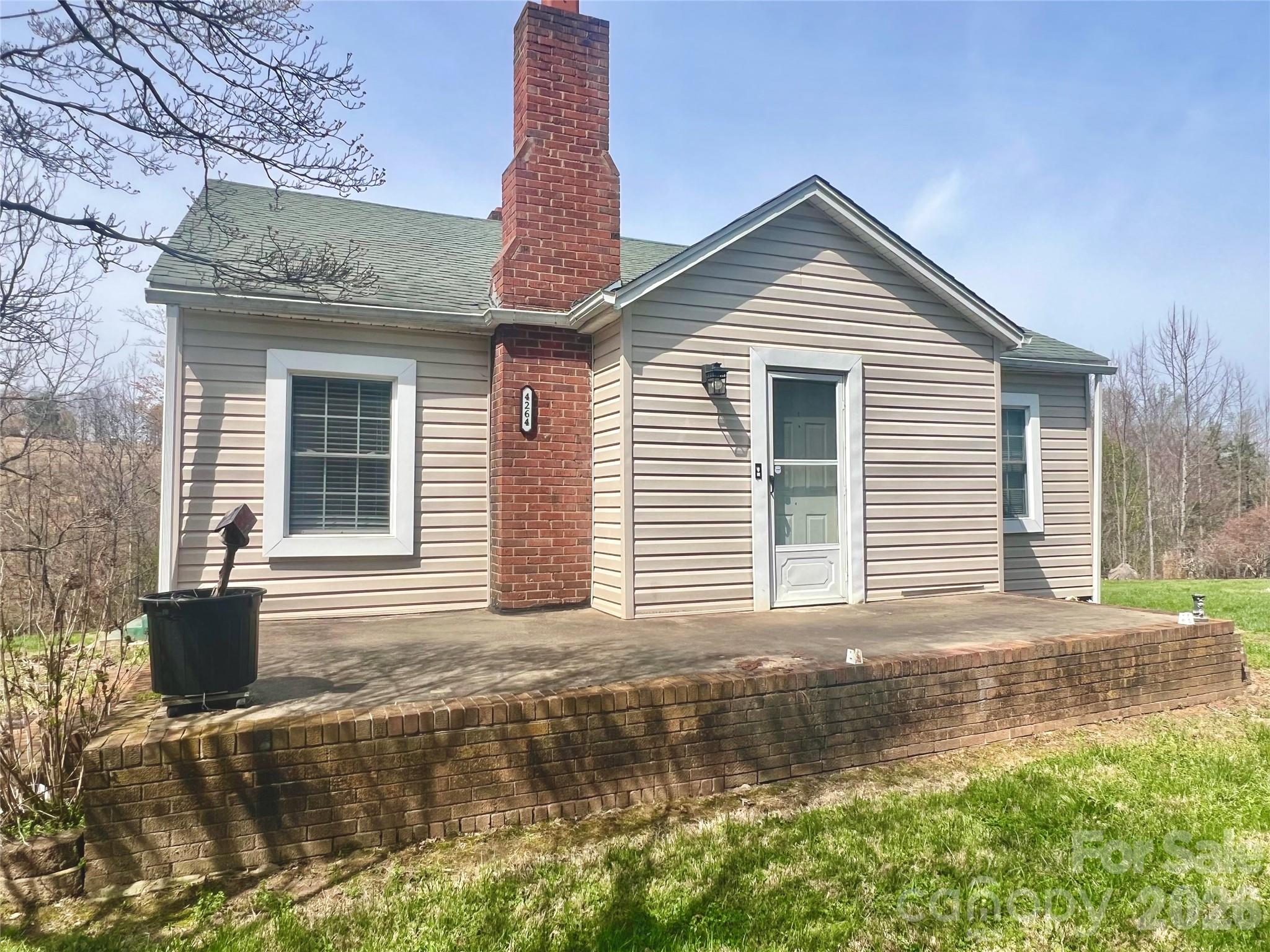 4264 NC 10 Highway W — Hickory