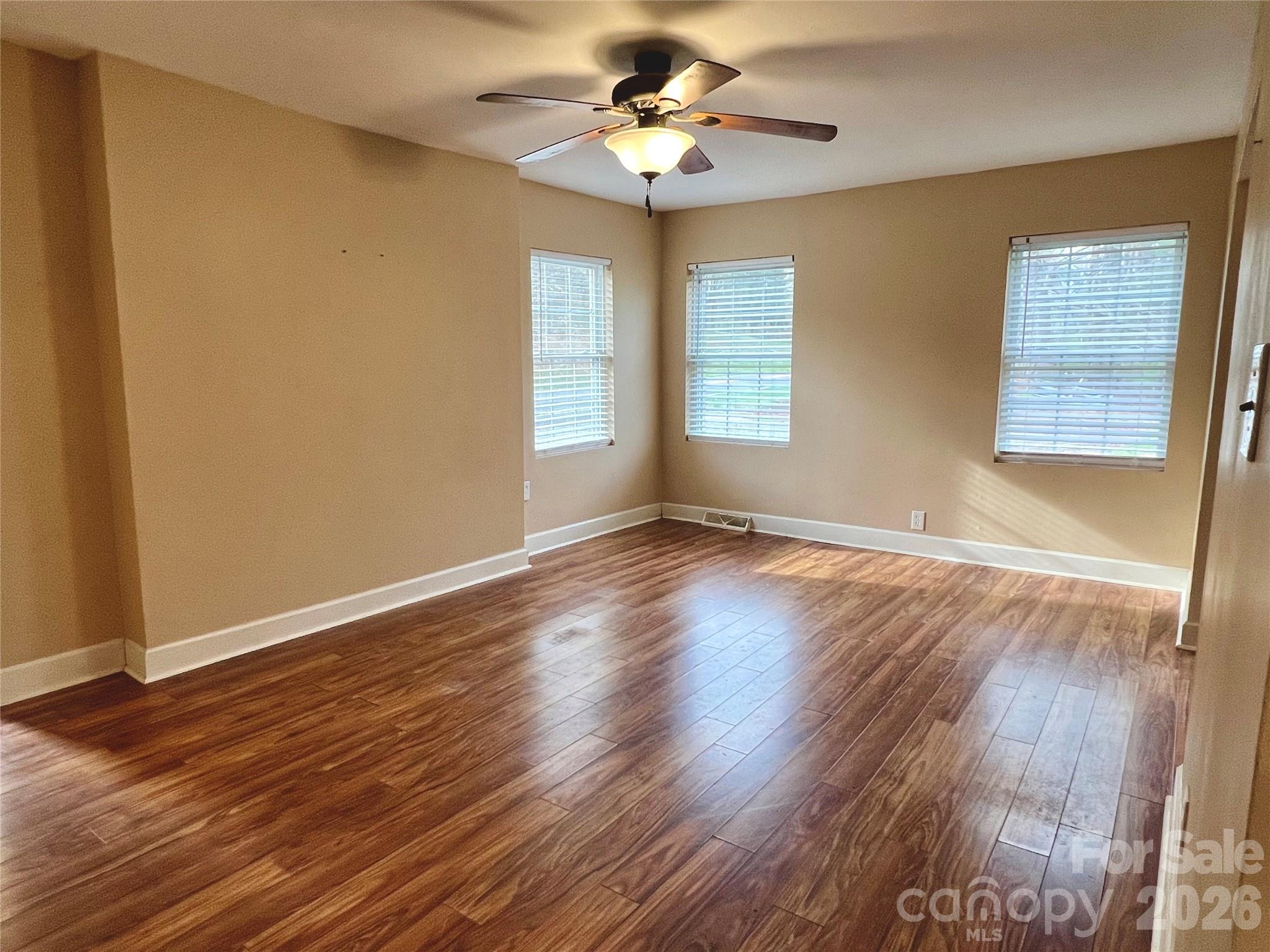 4264 NC 10 Highway W — Hickory