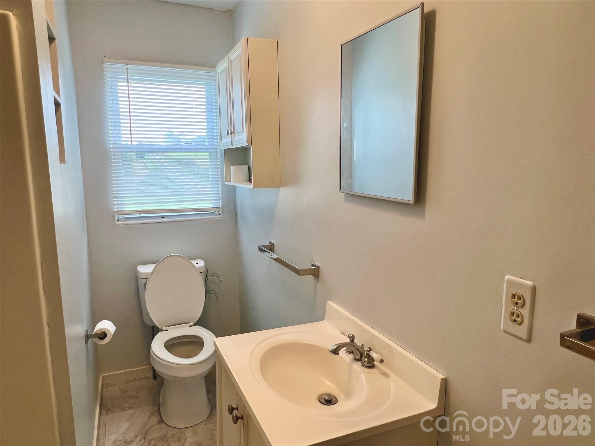 4264 NC 10 Highway W — Hickory
