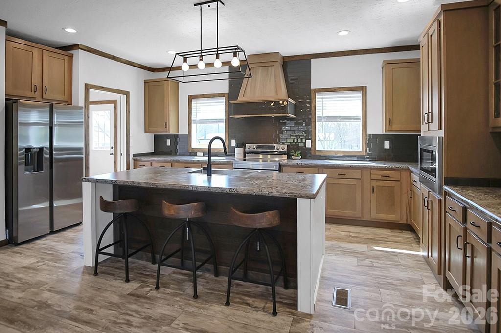 1423 Chatfield Road — Shelby