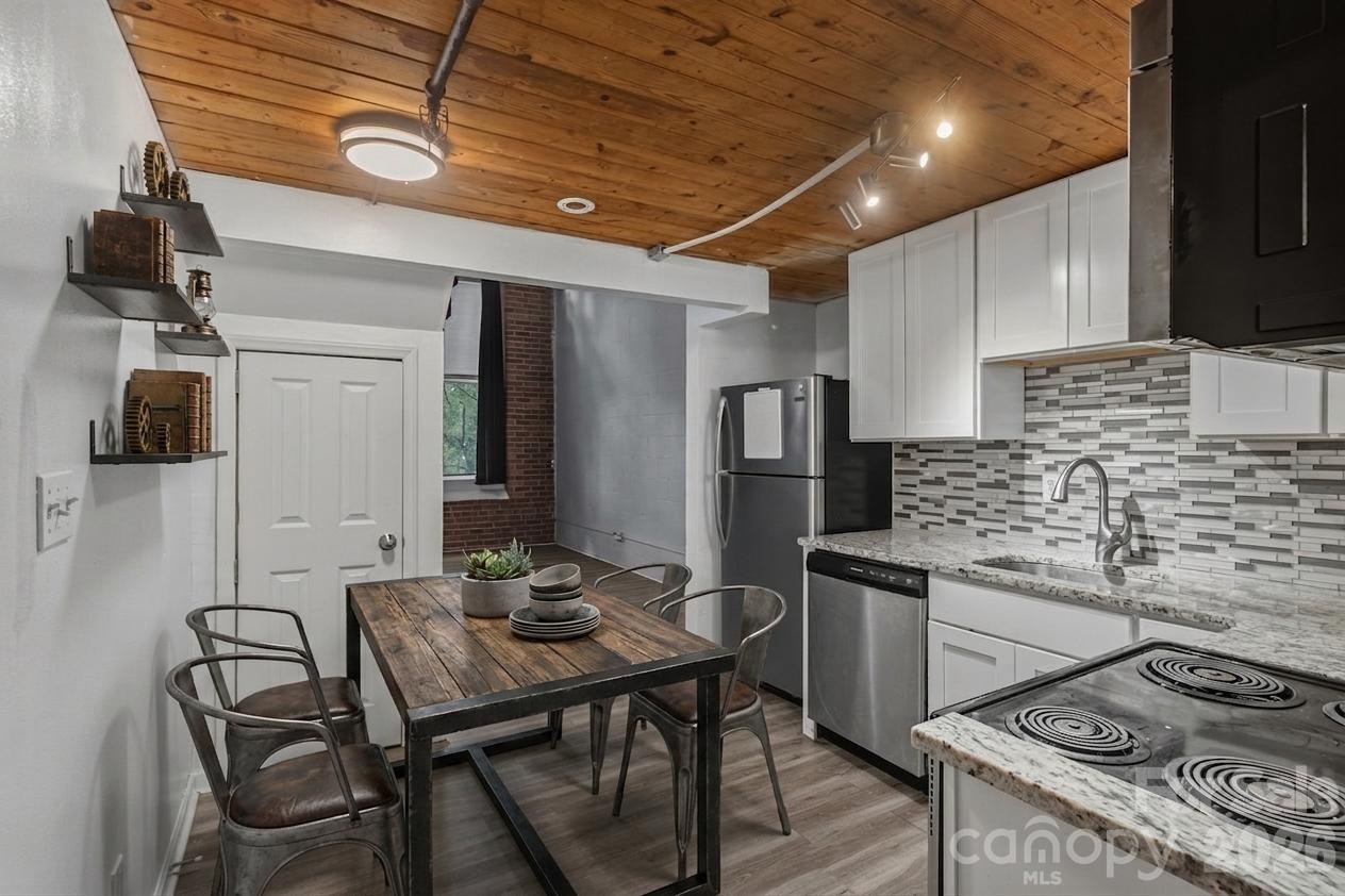 201 S Hoskins Road #219 — Charlotte