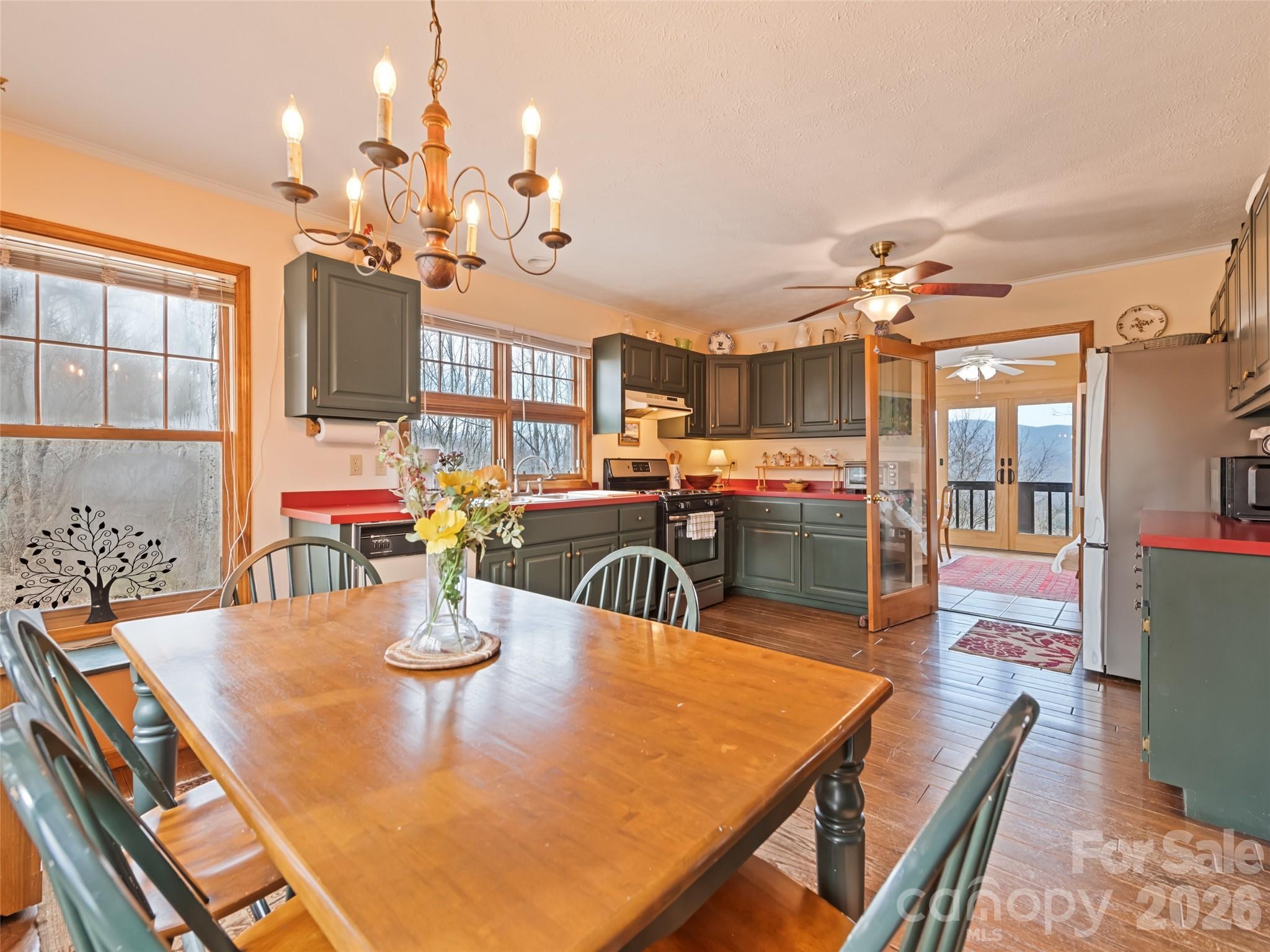 415 Treetop Lane — Waynesville
