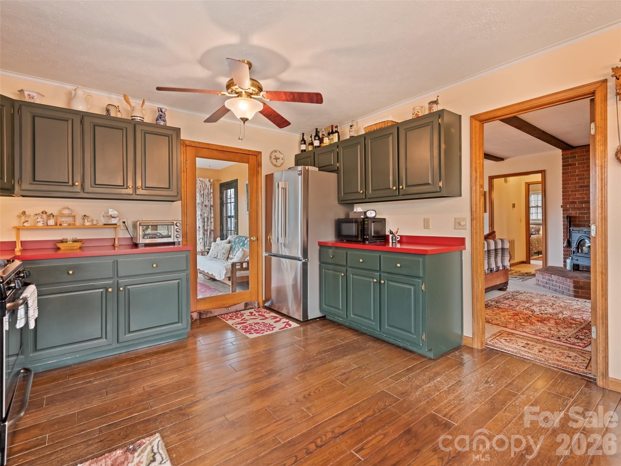 415 Treetop Lane — Waynesville