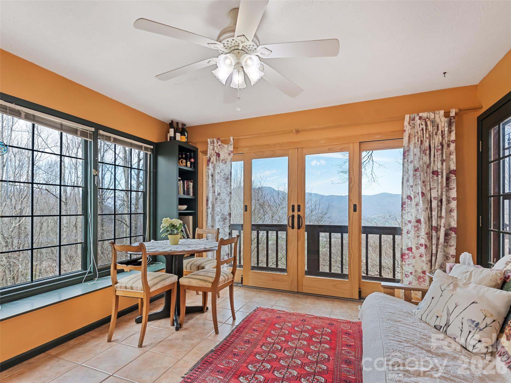 415 Treetop Lane — Waynesville