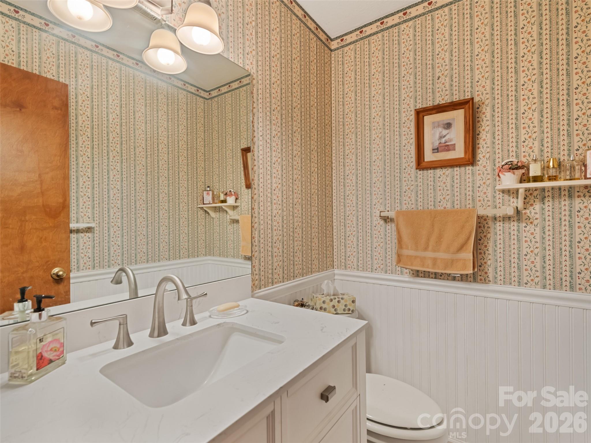 415 Treetop Lane — Waynesville