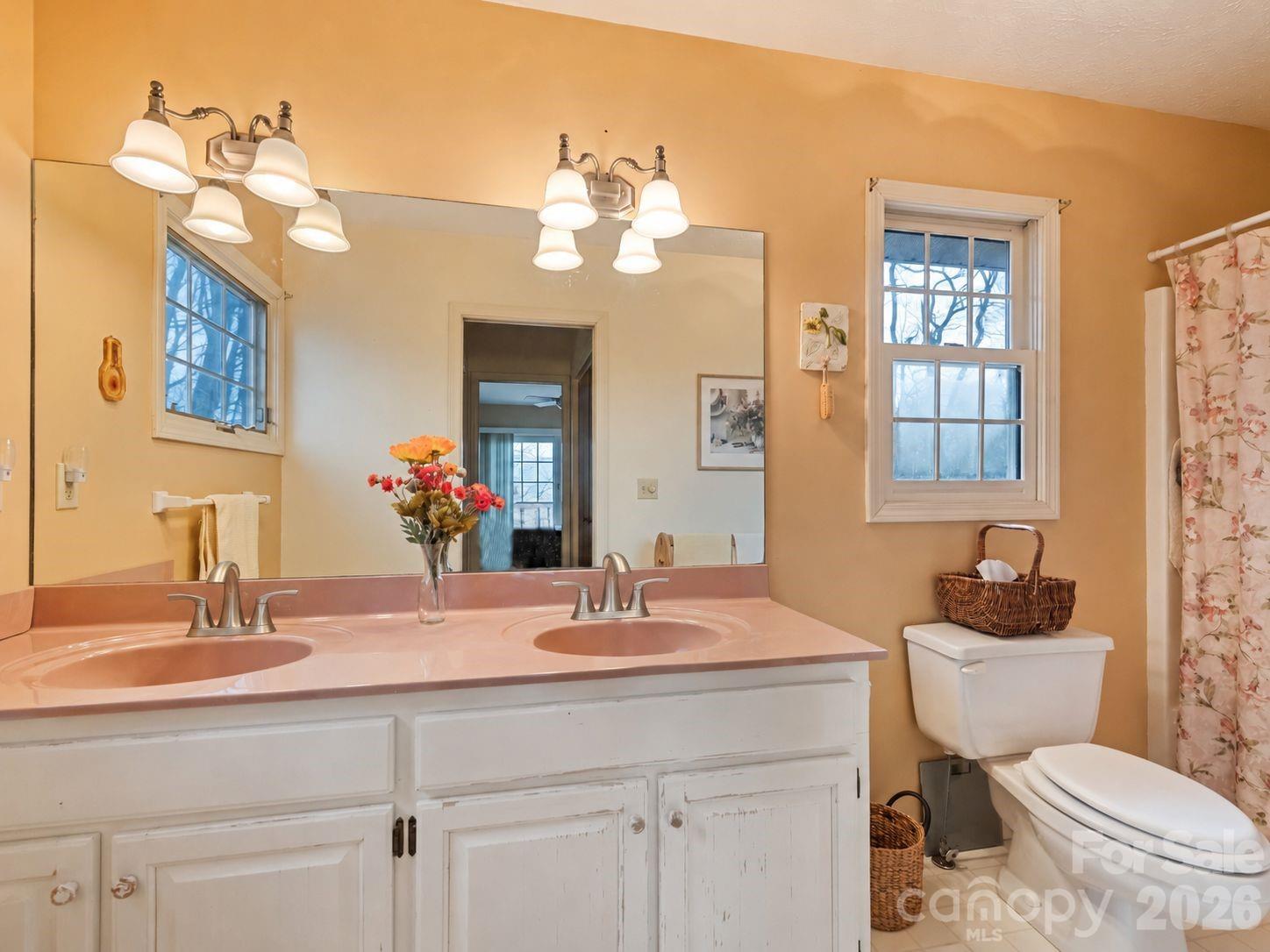 415 Treetop Lane — Waynesville