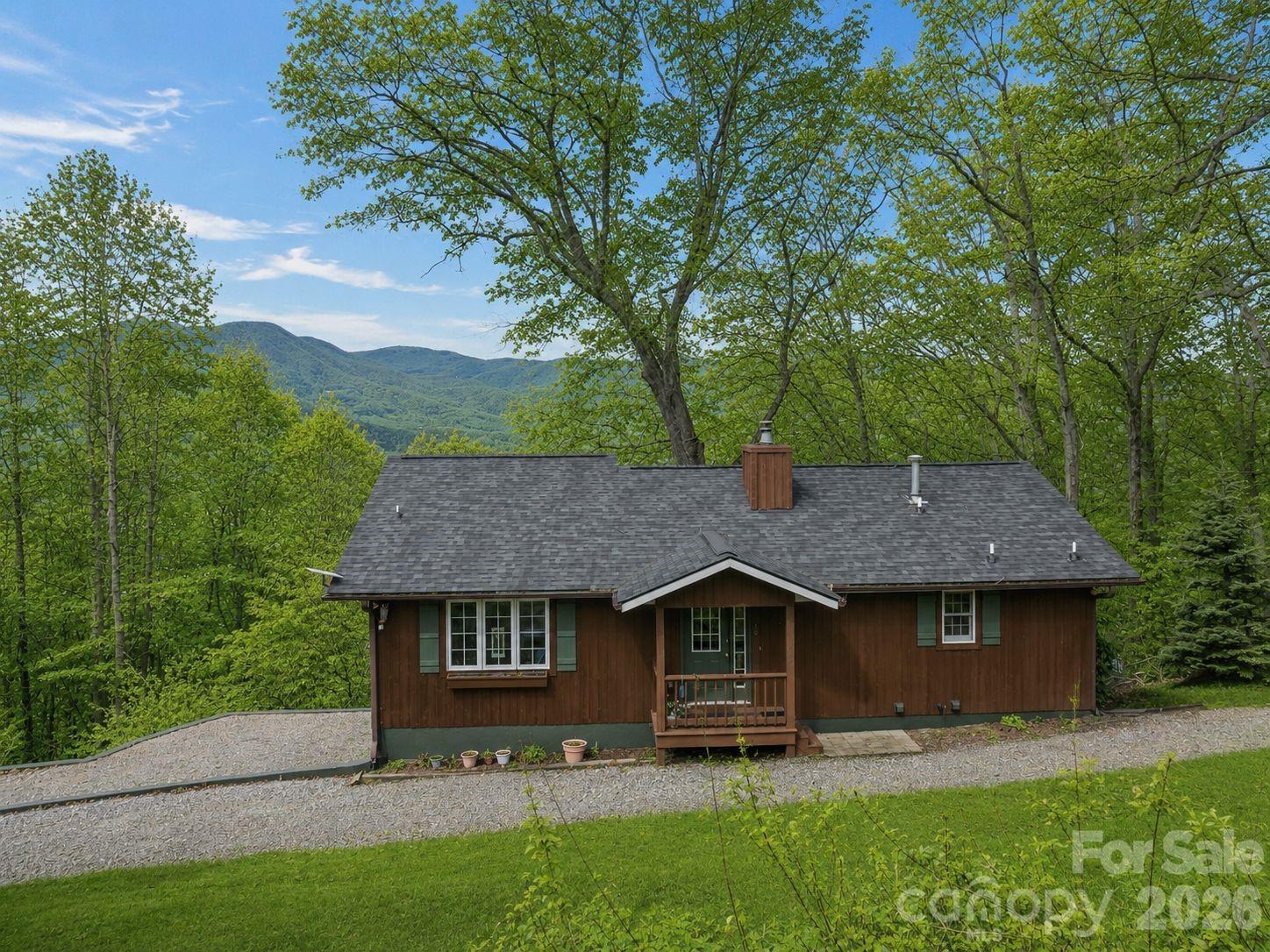 415 Treetop Lane — Waynesville