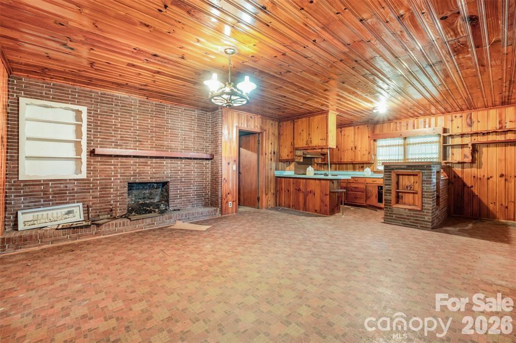 2412 Daves Drive — Shelby