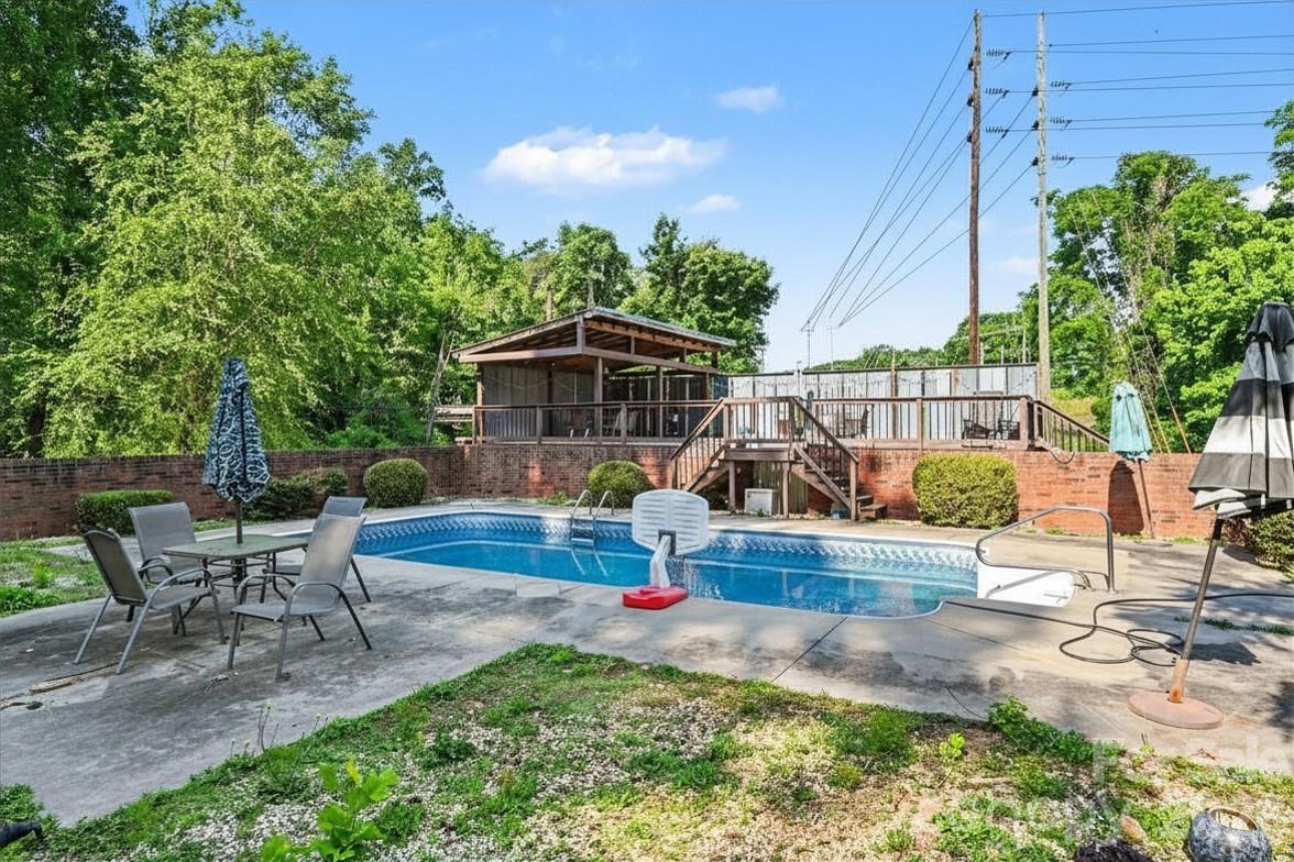 312 Windsor Drive — Shelby
